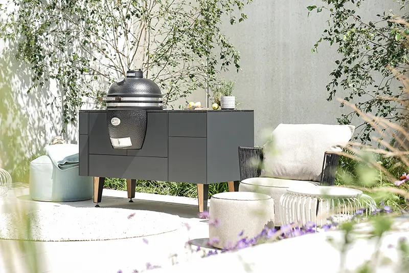 Freiluftmanufaktur-5-19-3 Außen Küche mit Grill auf der Terrasse